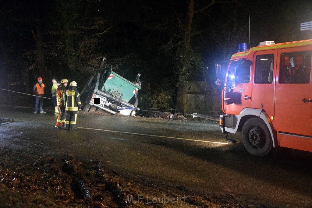 Container LKW umgestuerzt Koeln Brueck Bruecker- Dellbruecker Mauspfad P279.JPG - Miklos Laubert